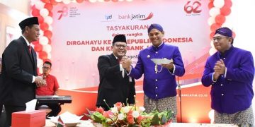 Wali Kota Kediri saat hadir pada tasyakuran HUT Bank Jatim. Foto: Ist