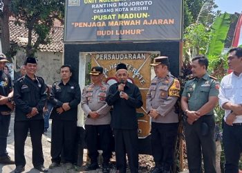 Warga PSHT Kota Kediri Tertibkan Tugu Perguruan di Tempat Umum