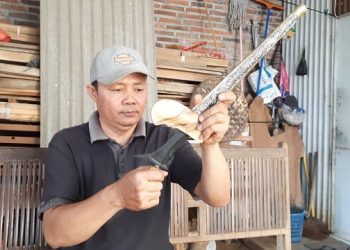 Omzet Jutaan Dari Bisnis Warangka Keris