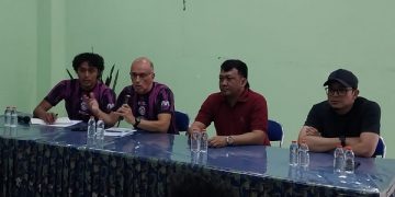 Fernando Valente saat diumumkan sebagai pelatih baru Arema FC. Foto: Bacaini/A.Ulul