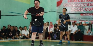 Penampilan Mas Dhito saat pertandingan badminton. Foto: Ist