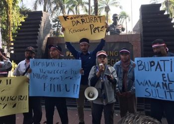 Protes Tindak Represif Protokoler, Wartawan Demo Bupati Blitar