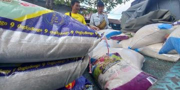 Stok beras pedagang di Pasar Ngemplak Tulungagung. Foto: Bacaini/Setiawan