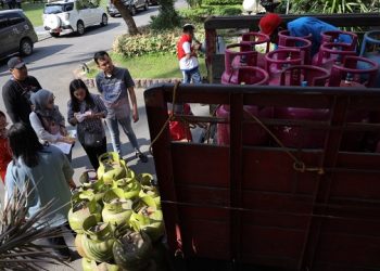 Penukaran tabung LPG untuk ASN di Balai Kota Kediri. Foto: Ist