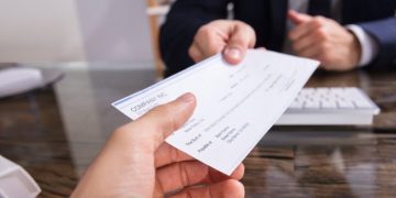 Apakah Kuitansi Cukup Sebagai Bukti Jual Beli Tanah?