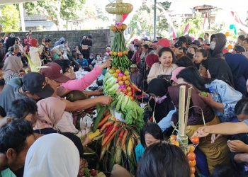 Ratusan Warga Kediri Ikuti Ritual Kamis Kliwon