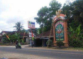 Pembongkaran Tugu Pagar Nusa di Tulungagung Dihadang Massa