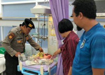 Bayi Terbungkus Kresek Tergeletak di Bantaran Sungai Brantas