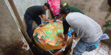 Petugas SPBU Tempurejo Kuras dan Segel 2 Sumur Warga Tercemar Minyak