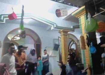 Maulid Nabi di Nganjuk Dirayakan dengan Rebutan Panci dan Kerupuk