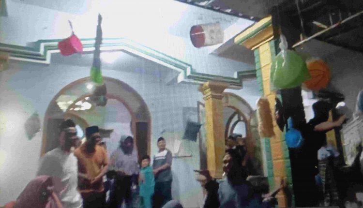 Maulid Nabi di Nganjuk Dirayakan dengan Rebutan Panci dan Kerupuk