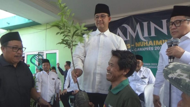 Pakai Simbol Sawo Kecik, Pasangan AMIN Didoakan Kiai Kampung dan Pesantren Menang Pilpres 2024