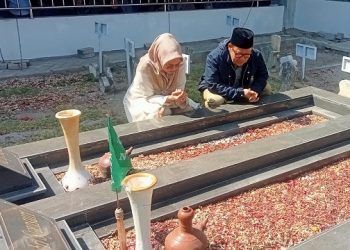 Sebelum Deklarasi, Cak Imin Ziarah Makam Mbah Bisri di Jombang