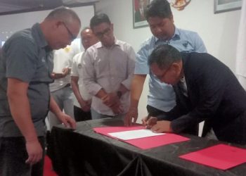 Penandatanganan MoU Askot PSSI Kota Kediri dan PT Balabali. Foto: Bacaini