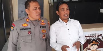 Kasatreskrim Polres Trenggalek, Iptu Agus Salim saat dikonfirmasi penahanan korupsi perangkat desa. Foto: Bacaini/Aby