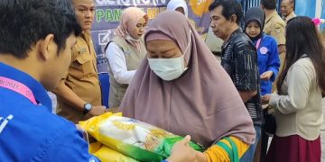 Harga Beras Masih Tinggi, Warga Kota Kediri Serbu Operasi Pasar Beras