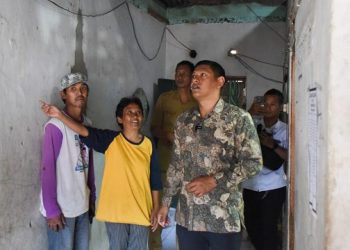 2 Warga Kota Kediri Terima Bansos Perbaikan Rumah Tidak Layak Huni