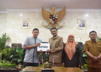 Penandatanganan persetujuan bersama raperda perubahan APBD 2023. Foto:istimewa