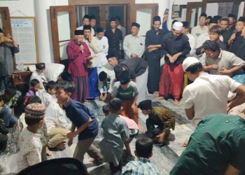 Serunya Berebut Koin, Tradisi Malam Peringatan Maulid Nabi