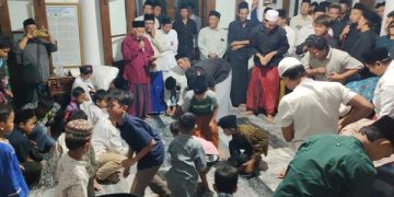 Serunya Berebut Koin, Tradisi Malam Peringatan Maulid Nabi