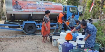 Kekeringan Trenggalek Kian Parah, Ratusan Warga Megap-megap Bertahan dengan Air Bersih Bantuan