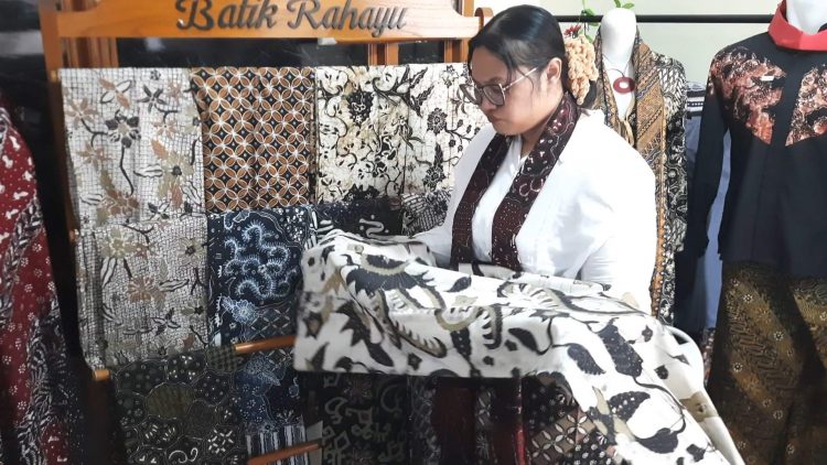 Siasat Batik Trenggalek Bertahan dengan Motif Cengkih dan Jaranan