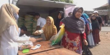 Operasi pasar beras murah di Jombang ludeskan 1.700 Ton . (foto/ist)