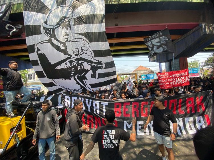 8 Aremania Pejuang Keadilan Tragedi Kanjuruhan Divonis 9 Bulan Penjara