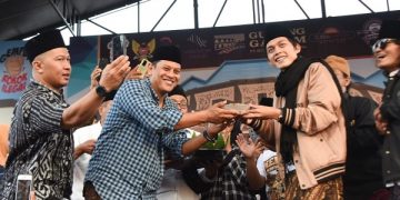 Hari Pertama KSF #6, Wali Kota Kediri Ngaji Bareng Gus Iqdam