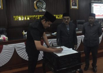 Wabup Syah di ruang sidang paripurna DPRD Kabupaten Trenggalek. Foto: Ist