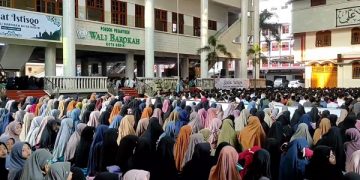 Berharap Hujan Turun, Ribuan Santri Tunaikan Salat Istiqo