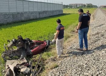 Sopir Mengantuk, Truk Pasir Tertabrak Kereta Api di Kediri