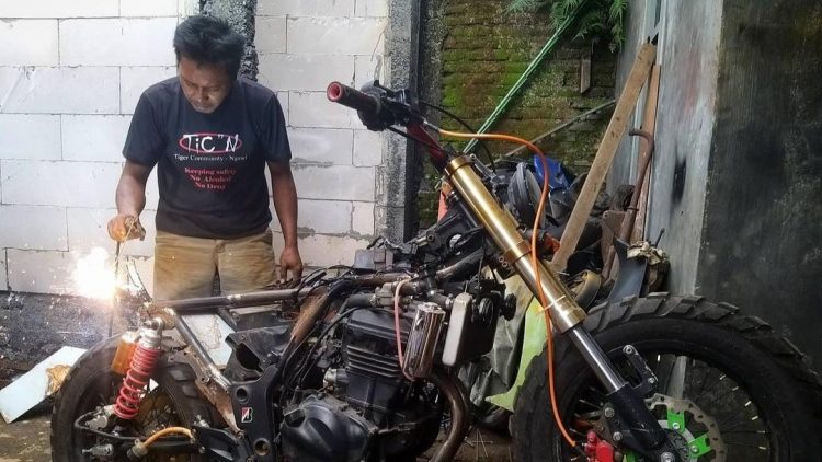 Dari Hobi, Custom Motor Pemuda Asal Malang ini Datangkan Cuan Puluhan Juta Per bulan  
