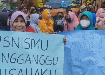 Limbah Pabrik Kayu Jombang Bikin Ratusan Warga Sulit Bernafas