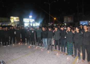Nyalakan Lilin, Polisi Dituntut Temukan Pembunuh Mahasiswa Baru UNP
