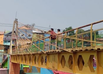 Retak Sebulan dan Masih Dilalui, Jembatan Kaca Kampung Warna-warni Malang Akhirnya Ditutup
