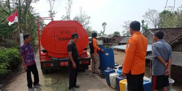 Kekeringan di Kabupaten  Tulungagung akibatkan warga di 7 desa dan 4 kecamatan bernasib memilukan. (foto/Setiawan/Bacaini)