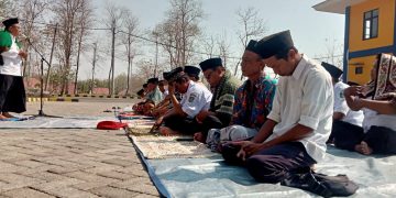 Salat minta hujan, warga Jombang buat pengakuan dosa lingkungan. (foto/syailendra/bacaini)