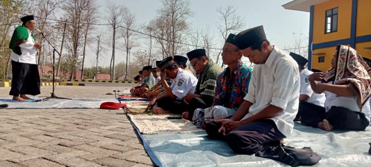 Salat Minta Hujan, Warga Jombang Buat Pengakuan Dosa Lingkungan