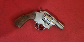 Polres Bangkalan bebaskan eks Kades pembawa senpi di kericuhan Pilkades serentak. Tampak senpi yang sempat disita petugas. (foto/ist)