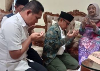 Cak Imin Awali Kampanye dengan Sungkem Ibunda di Jombang, Diingatkan Soal Khofifah
