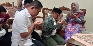 Cak Imin Awali Kampanye dengan Sungkem ke Ibunda di Jombang, Diingatkan Soal Khofifah. (foto/ist)