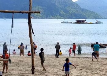 JLS Bikin Pantai Mutiara Trenggalek Kian Memesona, Weekend Dibanjiri Wisatawan