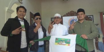 Prabowo-Gibran Didukung Ratusan Kiai Pesantren Lantaran Ikhlas dan Amanah. Tampak dukungan dari kiai yang tergabung dalam Badan Kerjasama Ulama Pengasuh Pesantren se Indonesia (BAKUPPI). (foto/syailendra/bacaini)