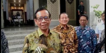 Hasil Survei UMM Warga Madura Lebih Memilih Cak Imin, Ini Jawaban Mahfud MD. (foto/ist)