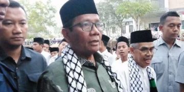 Mahfud MD Serahkan Kasus Pantun Kampanye Terselubung kepada Bawaslu. (foto/Moh Iqbal/Bacaini)
