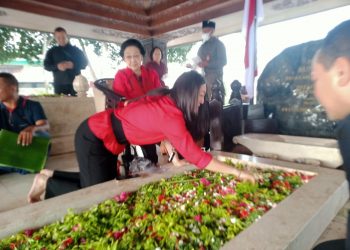 Megawati Baca Yasin Dua Kali di Makam Bung Karno Blitar, Ada Apa?