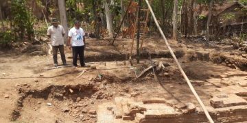 Ekskavasi Situs Kuno Trenggalek Setelah Penemuan Arca Agastya Kembali Berjalan. (foto/Aby/Bacaini)