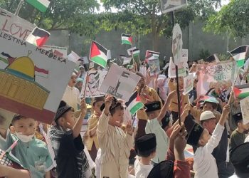 Bela Palestina, Ratusan Siswa Tunaikan Salat Gaib di Sekolah