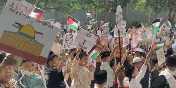 Aksi Bela Palestina anak-anak MIN 2 Kabupaten Kediri. Foto: Bacaini/AK.Jatmiko